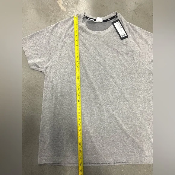 NWT Men’s RHONE Versatility Seamless Performance T-Shirt Gray Vapor Training Gym - Picture 8 of 8